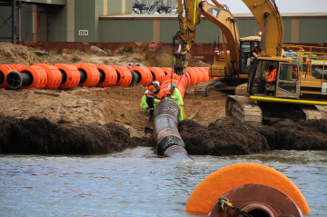 Connecting the Dredge Pipes